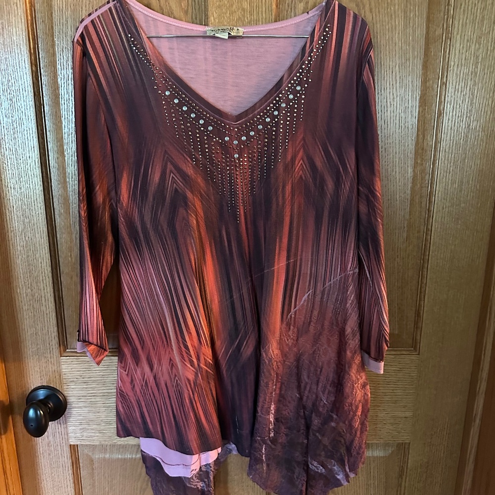 One World Handkercheif Hem Rust/Brown Blouse w/Bling.  3/4 Sleeves. Size S.
